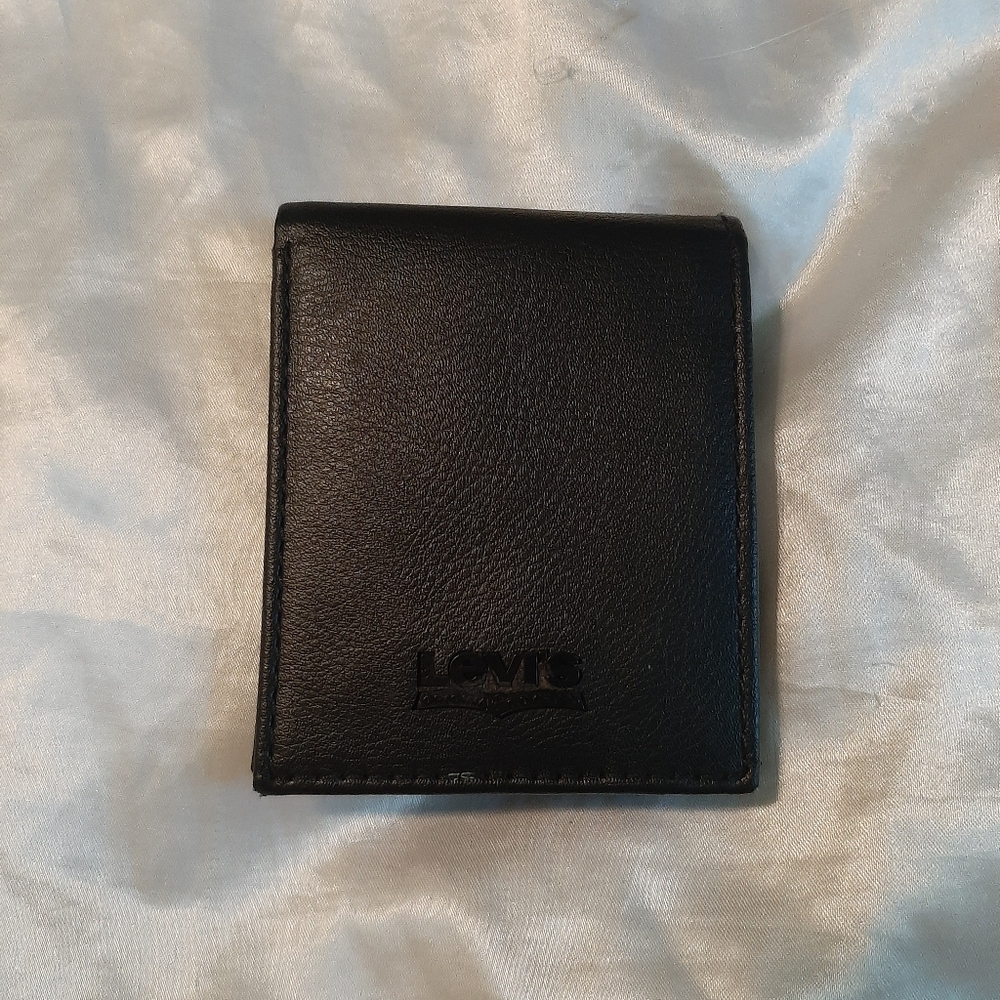 NWT Levi's Black Leather Bifold Wallet